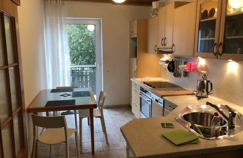 Mainstockheim Apartment | 50 steps to river Main, balcony into the greenery, 2 bathrooms, ideal long stay