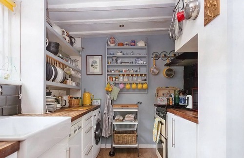Maidstone Cottage | 500 yr old Cottage with historic park at the gate