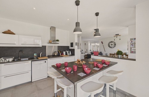 Plobannalec-Lesconil Ski Chalet | 500m from the beach – house for 8 adults 1 child