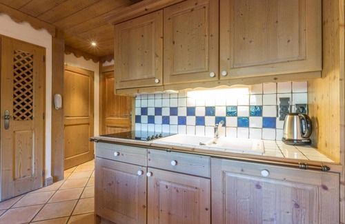 Les Belleville Apartment | 50m from ski slopes, floor -1, view ski slopes, fitness, swimming pool, sauna, hammam, balcony, tv