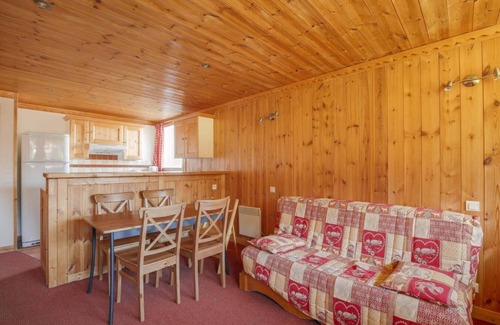 Arc-1600 Apartment | 50m from ski slopes, 3rd floor, view firs, tv, ski locker, 32m², Les Arcs