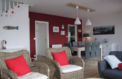 Plouescat House | 50m from the beach, Large house 2 living rooms, 4 CHB, Sauna, garden, PLOUESCAT