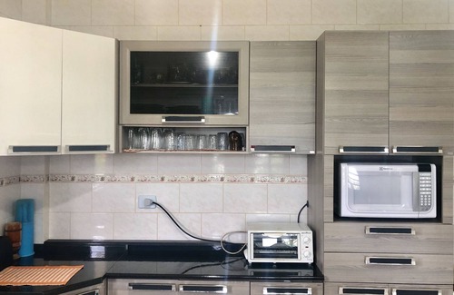 Guaratuba House | 50mts FROM THE SEA, AIR CONDITIONING, WI-FI, SWIMMING POOL, BARBECUE, 15PETS, 7BATHROOMS, CANCHA