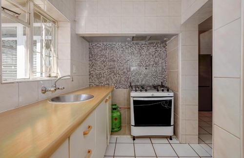 Greater Johannesburg Metropolitan Area Apartment | 51 on York Unit 3 with shared bathroom