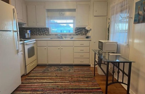 Fort Pierce North House | 55+ Treasure Coast Mobile Home near beach