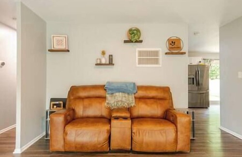 Royal Manor House | 550 Fenchurch - Ranch - Hot Tub