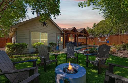Corinth House | 5BD 2BA w Backyard Oasis Pool Jacuzzi Firepit