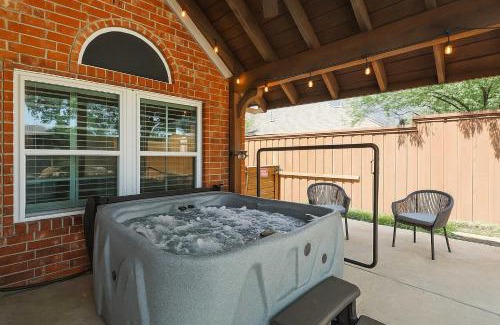 Corinth House | 5BD 2BA w Backyard Oasis Pool Jacuzzi Firepit