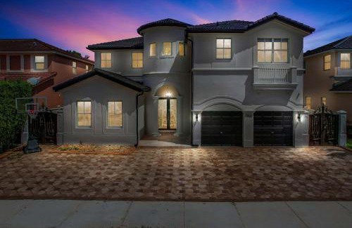 Miami Lakes House | 5BD, 5BA, Tropical Oasis, Pool, Patio and Fun