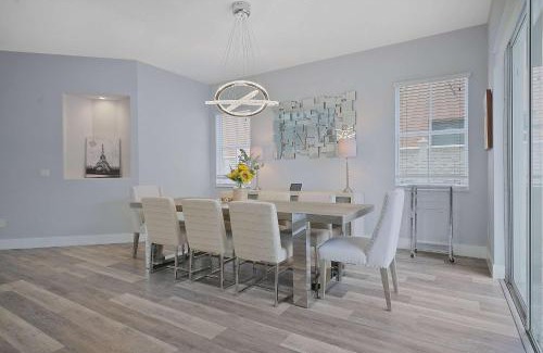 Miami Lakes House | 5BD, 5BA, Tropical Oasis, Pool, Patio and Fun