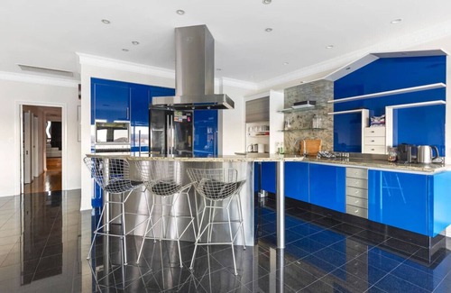 Blackwall House | 5BDRM Panoramic Waterfront I Jetty & Pool