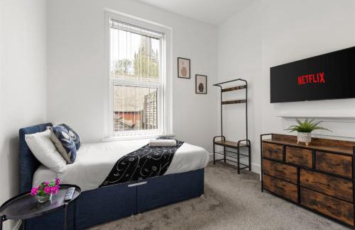 Goole House | 5Bedroom - 8Beds - 2Bath x5 Tv's Discounts