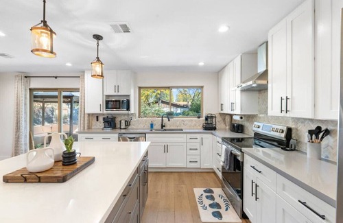 Swiss Manor House | 5BR/3BA Mountain Retreat: Fun in Flagstaff