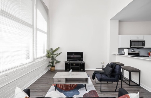 Mile Square Apartment | 5BR Cozysuites The Block with Pool Table