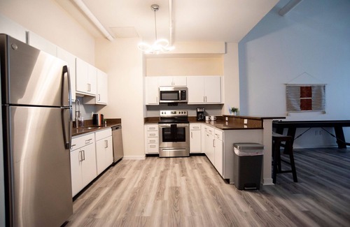 Mile Square Apartment | 5BR CozySuites The Block-SkybridgeAccess