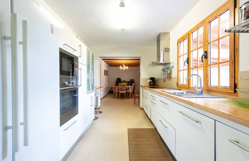 Tafira Villa | 5BR Home - Pool Parking & Tennis Court