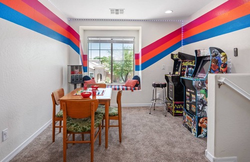 Power Ranch House | 5BR Family Home, Pool Arcade 500mbps & 5 KING BEDS