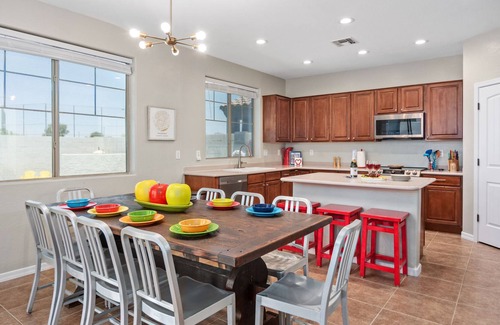 Power Ranch House | 5BR Family Home, Pool Arcade 500mbps & 5 KING BEDS