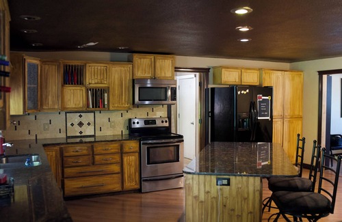 West Valley House | 5BR Family Oasis in Boise – Sauna, Spa, Backyard Trampoline & 2-Story Playhouse