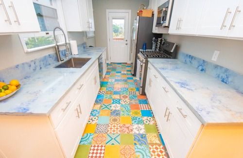 Point Loma House | 5BR Heated Pool + Firepit + Putting Green in OB