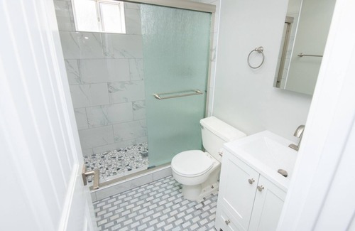 Point Loma House | 5BR Heated Pool + Firepit + Putting Green in OB