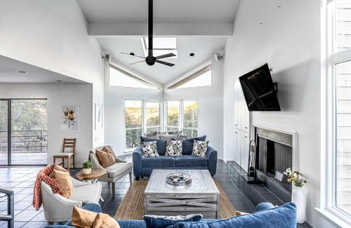 Spicewood House | 5br Home w Pool and a View