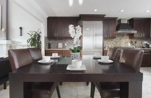 Santa Ana House | 5BR Large Home Not heated POOL- Disneyland, Beaches