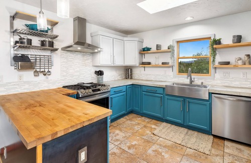 Hartsel Cabin | 5BR Luxe Ranch Retreat Secluded with Hot Tub, Game Room & Epic Views