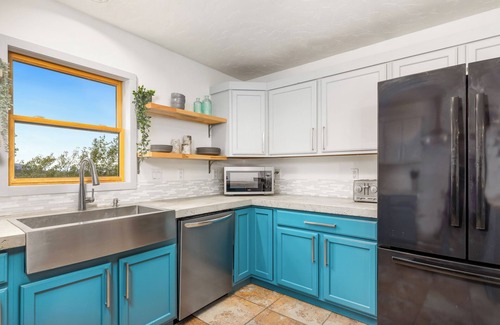 Hartsel Cabin | 5BR Luxe Ranch Retreat Secluded with Hot Tub, Game Room & Epic Views