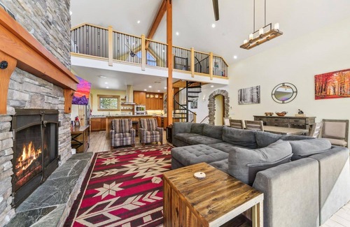 Mountain View Estates Cabin | 5Br Mountain Home, Hot Tub, Walk-to-Trails, 9 Beds, Game Room, Dog Friendly and Fully Fenced