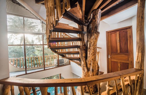 Singakerta Villa | 5BR NAUTILUS TREE HOUSE Private Quiet amid Rice Field and Nature
