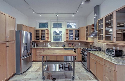 Bouldin House | 5BR Retreat in Bouldin Creek | Walk to SoCo