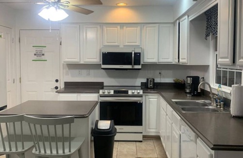 North Laurel House | 5BR Retreat Nature & Access Laurel MD