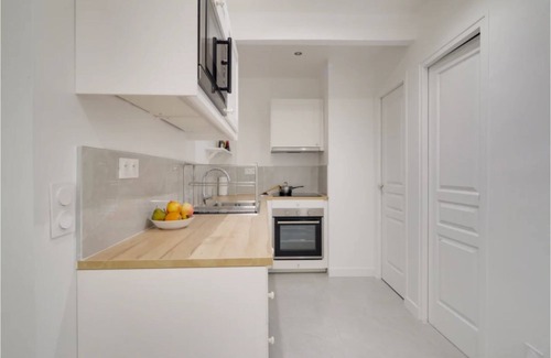 Faubourg-du-Roule Apartment | 5br with AC near Avenue de Champs Elysees