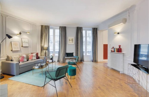 Faubourg-du-Roule Apartment | 5br with AC near Avenue de Champs Elysees