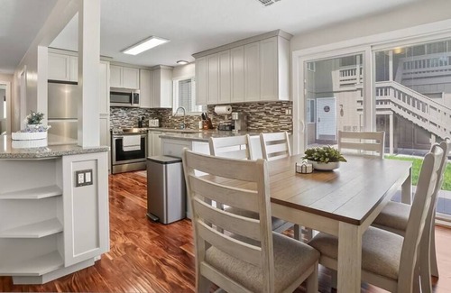 Franklin - Randolph Apartment | 5BR with King Beds- Sleeps 16!