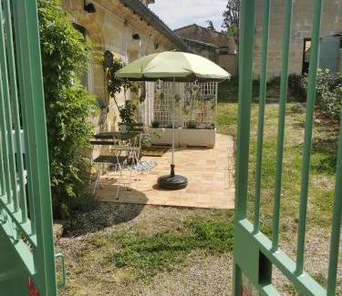 Sainte-Terre House | 5km Saint-Émilion, confortable gîte indépendant, terrasse - 2 personnes