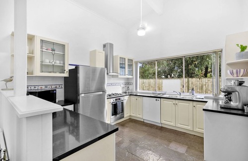 Surf Coast House | 5min walk to the Beach 5BR Home with Indoor Heated Pool