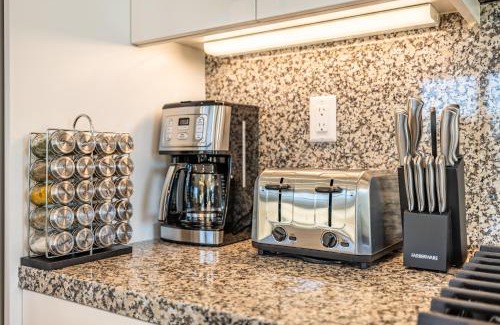 Anaheim Resort Villa | 5mins to Disney/3 Bedroom House with Pool