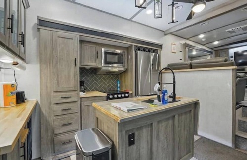 Hermosa House | 5th Wheel Camper By Mt Rushmore