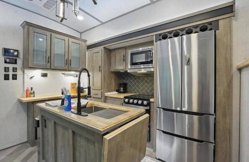 Hermosa House | 5th Wheel Camper By Mt Rushmore