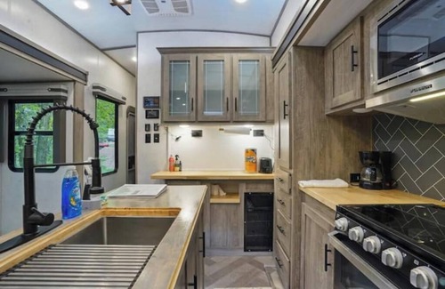 Hermosa House | 5th Wheel Camper By Mt Rushmore