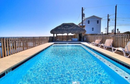Flour Bluff House | 6/4 private boat slip! waterfront pool! 10 minutes to the beach!