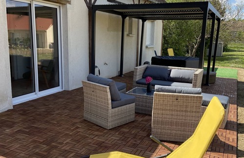 Thesee House | 6/8 person gîte with swimming pool and jacuzzi
