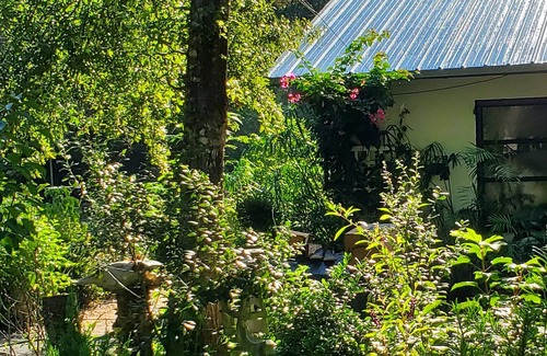Bellview House | 6-Acre Tropical 2BR PRIVATE Zen Bungalow - Beach 8 mi, DT 6mi