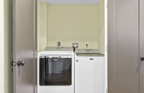 Kansas City House | 6-Bdrm SouthPlaza Walk to UMKC, Loose Park, Whole Foods