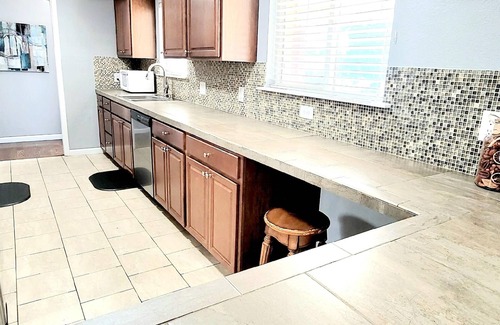 Dupont House | 6 bdrms-2 Kitchens-Patio & SUNROOM - Easy Access to Red Rocks and Downtown!