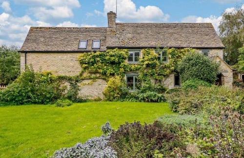 Lechlade House | 6 Bed in Lechlade 93251