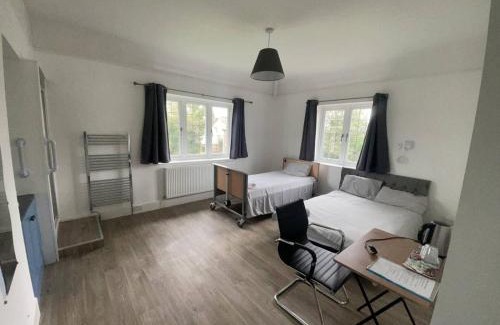 Severn Beach House | 6 Bed-Sleeps 10-Gym-HotTub-Garden-Parking