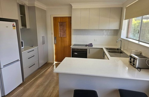 Pearce House | 6 Bedroom 2 Bathroom Large Home @Pearce